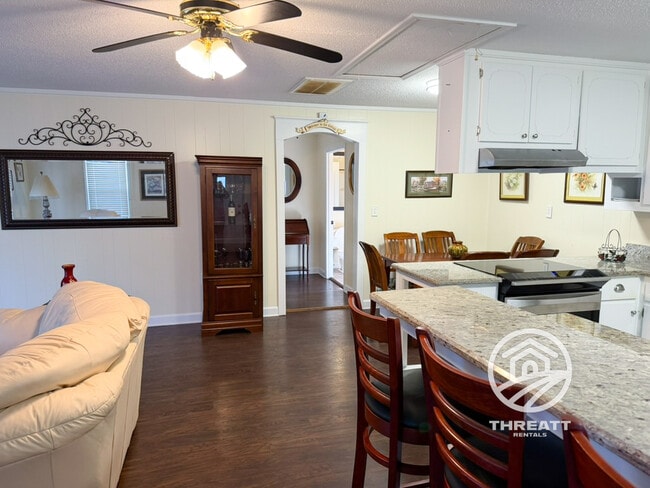 Building Photo - 1049 Long Branch Church Rd