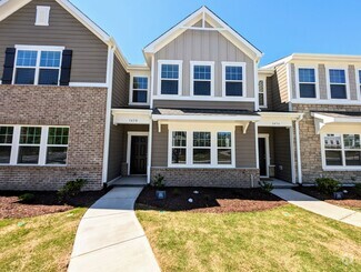 Building Photo - 1438 Latham Gdn Dr