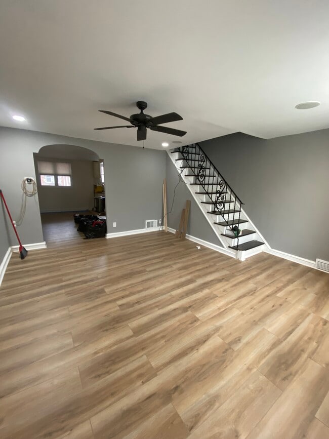 Building Photo - 4558 Oakmont St