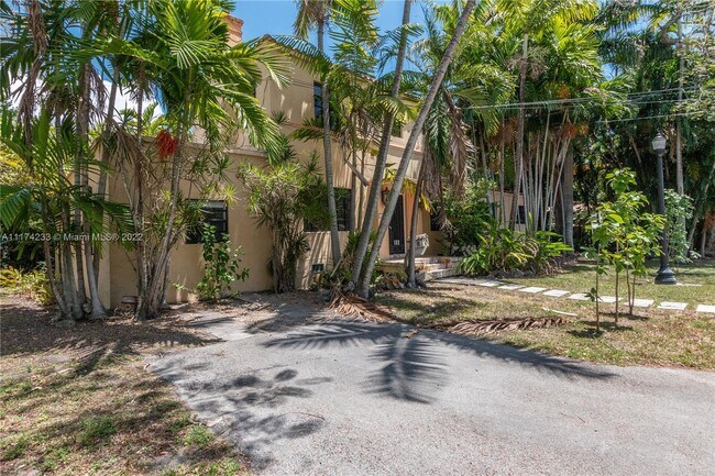 Building Photo - 315 W San Marino Dr