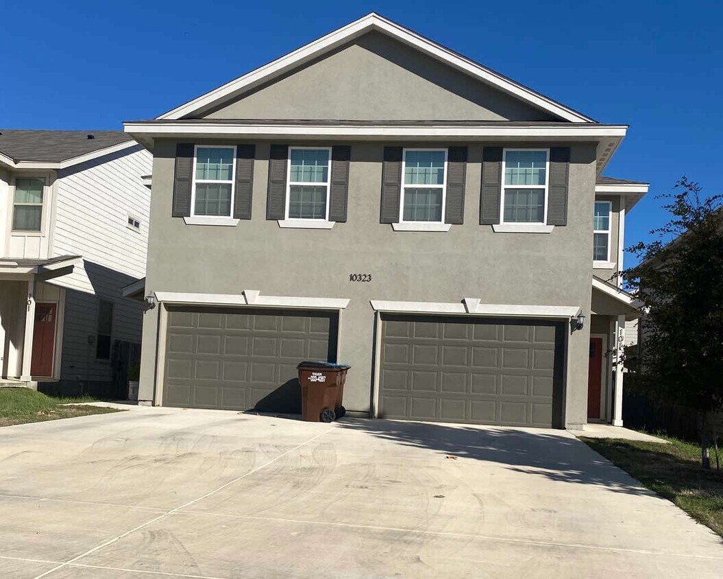 Foto principal - 10323 Lynwood Branch