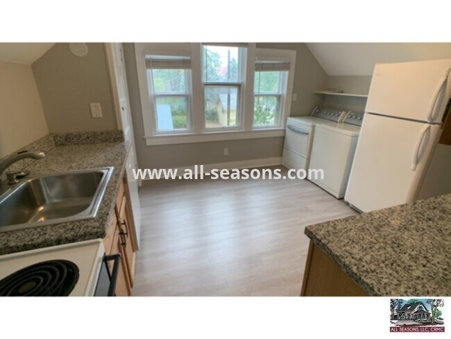 Foto del edificio - Charming Updated 2 Bedroom Unit on the Old North End!