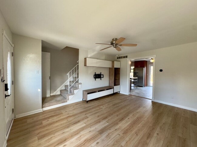 Building Photo - Charming 2 Bedroom/1.5 Bathroom Townhome in Nottingham, MD!