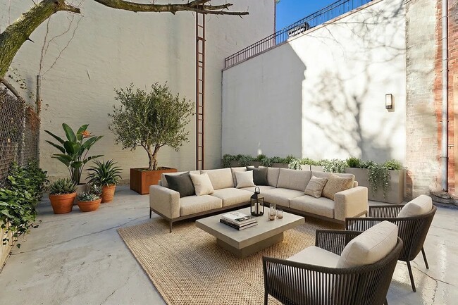 Building Photo - 426 Seventh Avenue