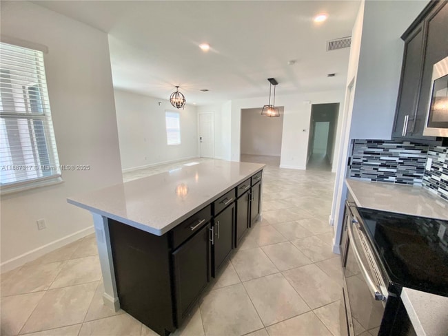 Foto del edificio - 7879 NW Greenbank Cir