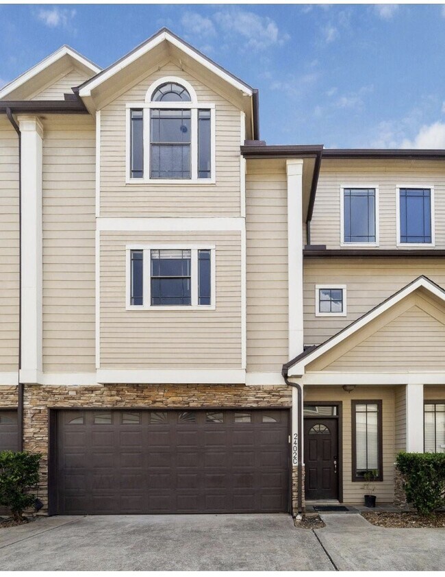 Foto del edificio - 2402 Calumet St