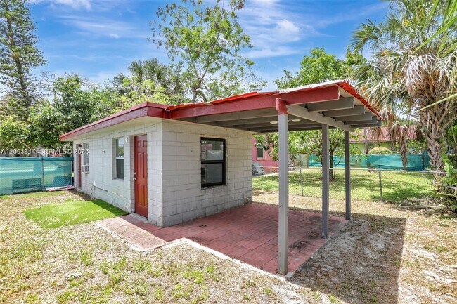 Foto del edificio - 2701 NW 18th Terrace