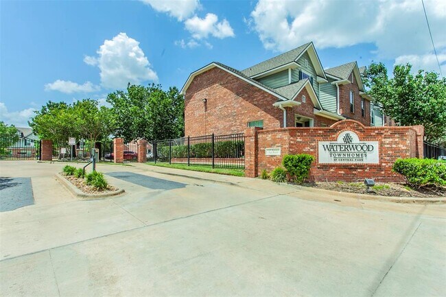 Building Photo - 1001 Krenek Tap Rd