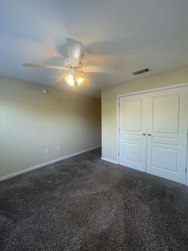 Foto del edificio - 17-1713 J&amp;S