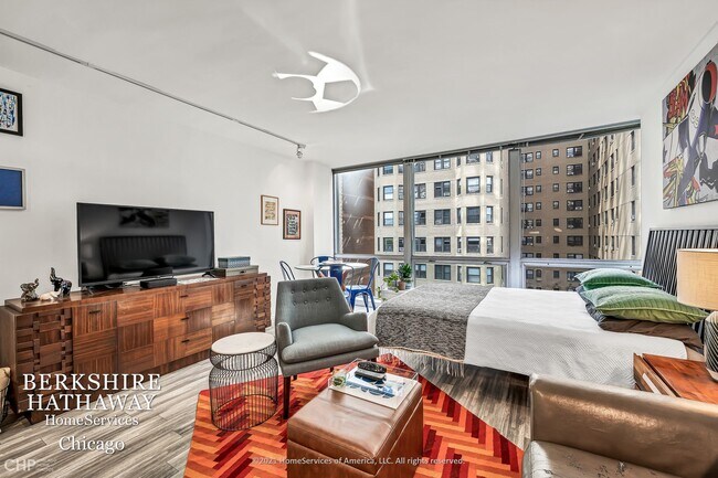 Foto del edificio - 2400 N Lakeview Avenue