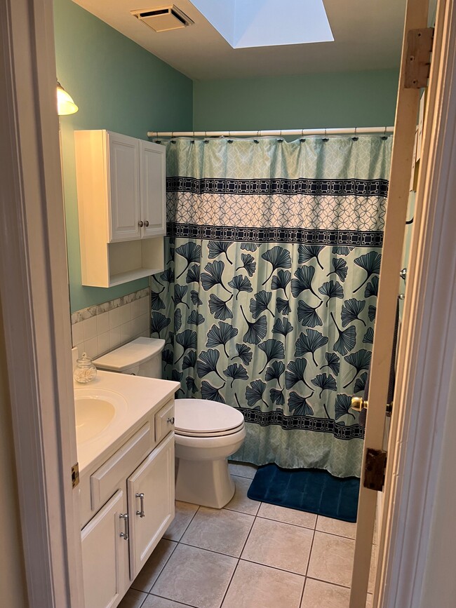 Bathroom - 1411 Summergate Pky