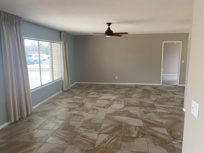 Building Photo - Charming Single-Level 3 Bed, 2 Bath Home
