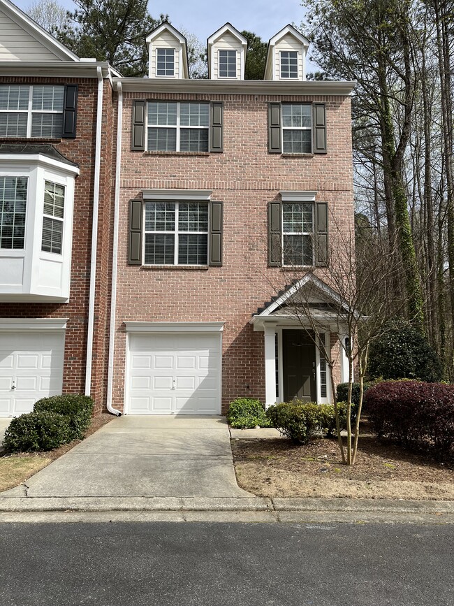 Building Photo - 683 Coligny Ct