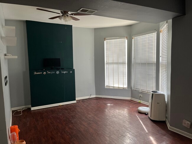 Building Photo - 2115 S Central Park Ave