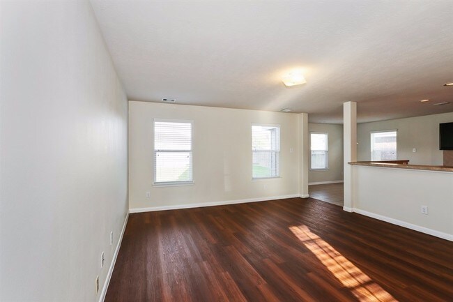 Building Photo - 910 Dracena Ct
