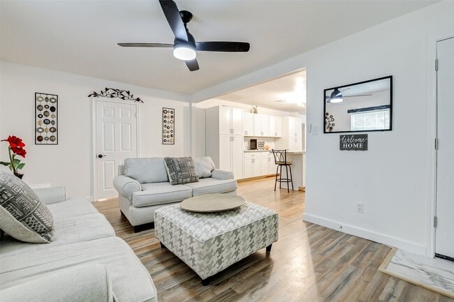 Building Photo - 706 Beaumont St