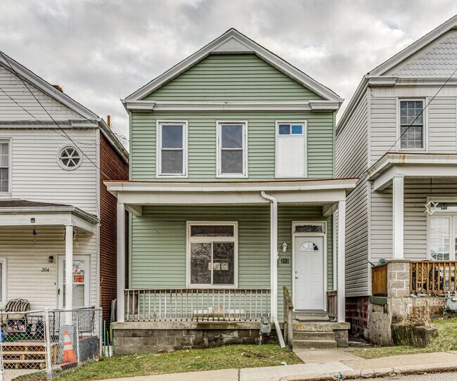 Building Photo - 2 Bedroom/1 Bath in Carrick - Available NOW!