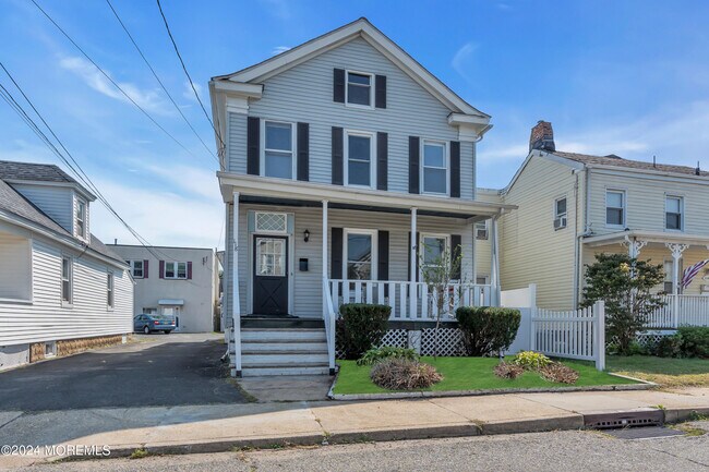 Building Photo - 118 2nd St