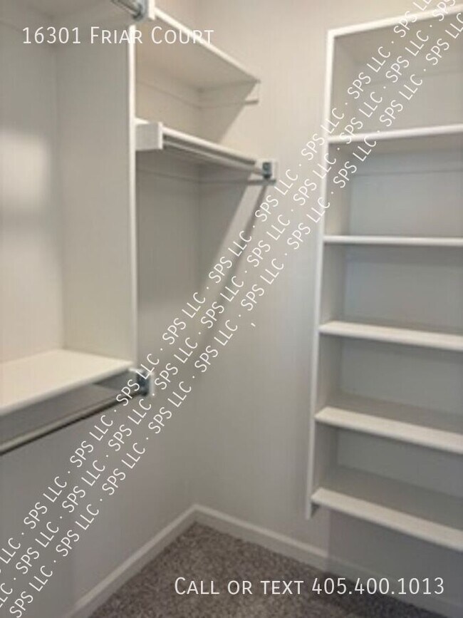 Foto del edificio - 16301 Friar Ct