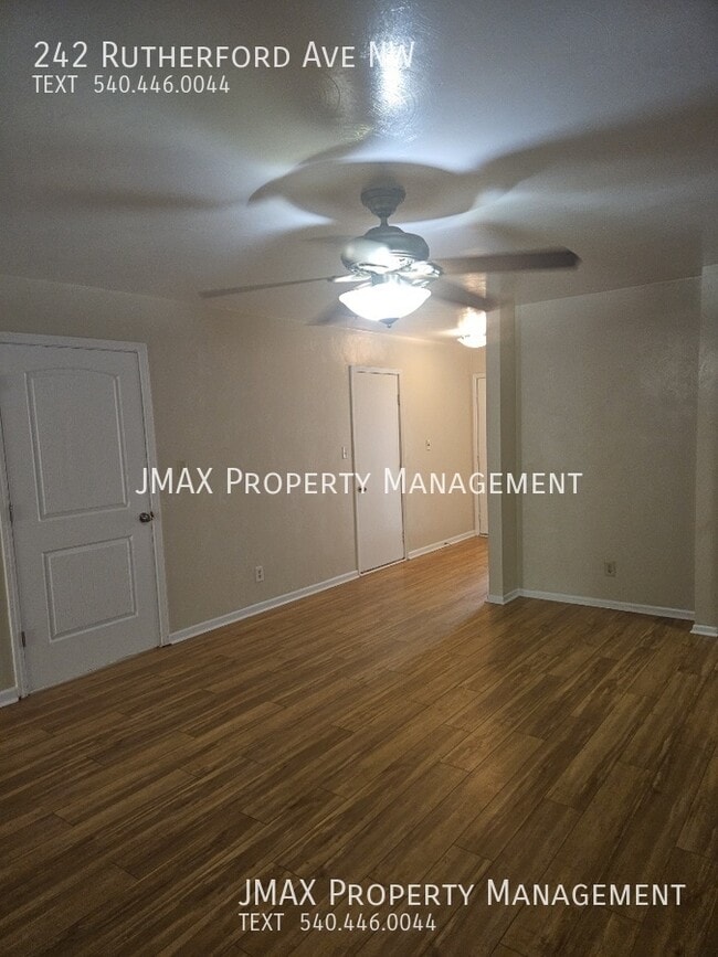 Foto del edificio - 242 Rutherford Ave NW