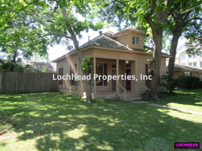 Building Photo - ADORABLE TWO BEDROOM HOME IN THE HEART OF ...