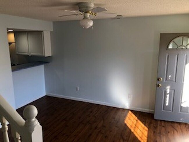 Building Photo - 3354 S Oaklawn Cir