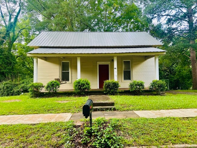 Building Photo - 308 Broad St