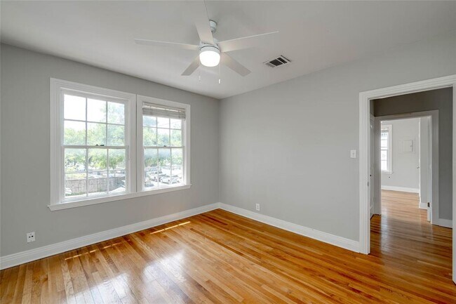 Foto del edificio - 807 W 12th St