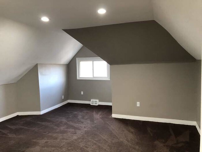 Building Photo - Charming 1BR 1BA Apartment In East Liberty!