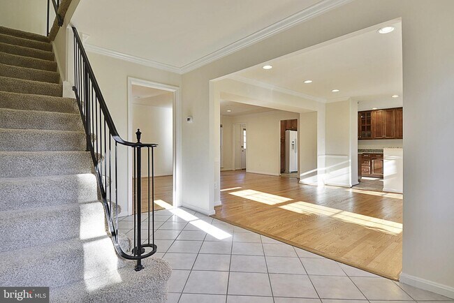 Building Photo - 10121 Donegal Ct