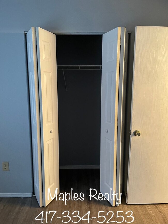 Building Photo - UNFURNISHED 1 bed/1 bath WALK-IN Condo
