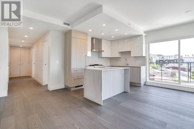 Photo du bâtiment - 477-477 W 59th Ave