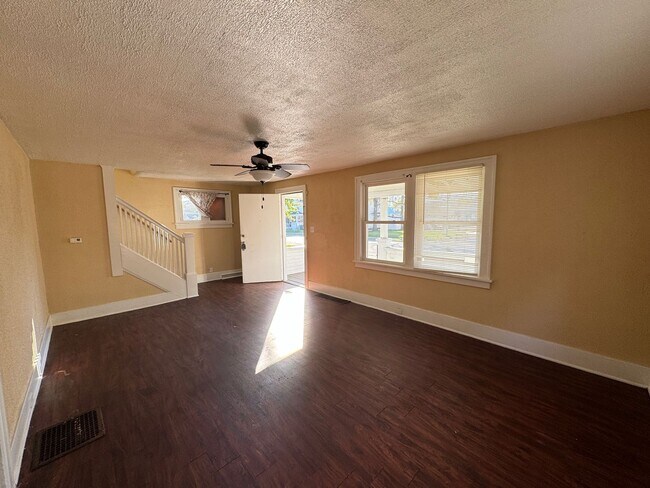 Building Photo - Charming 3-Bedroom, 1-Bathroom Home – $1,200/Month