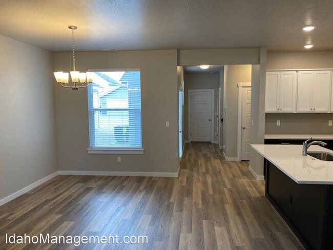 Building Photo - 3 br, 2.5 bath House - 286 S Fritts Avenue