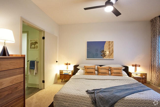 2BR, 2BA - 1038 SF - Oasis Anaheim