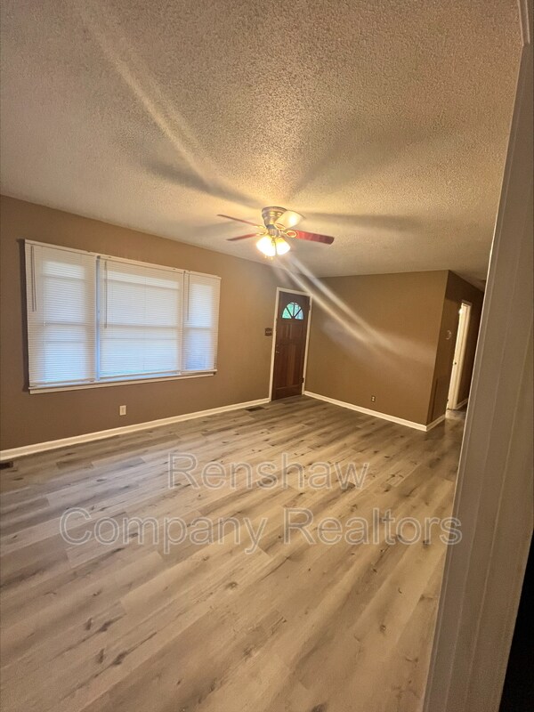 Building Photo - 33 Southside Dr