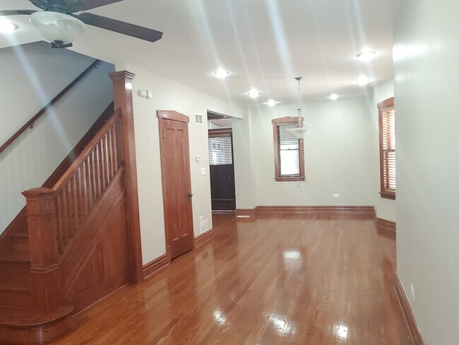 Foto del edificio - 2630 N Parkside Ave