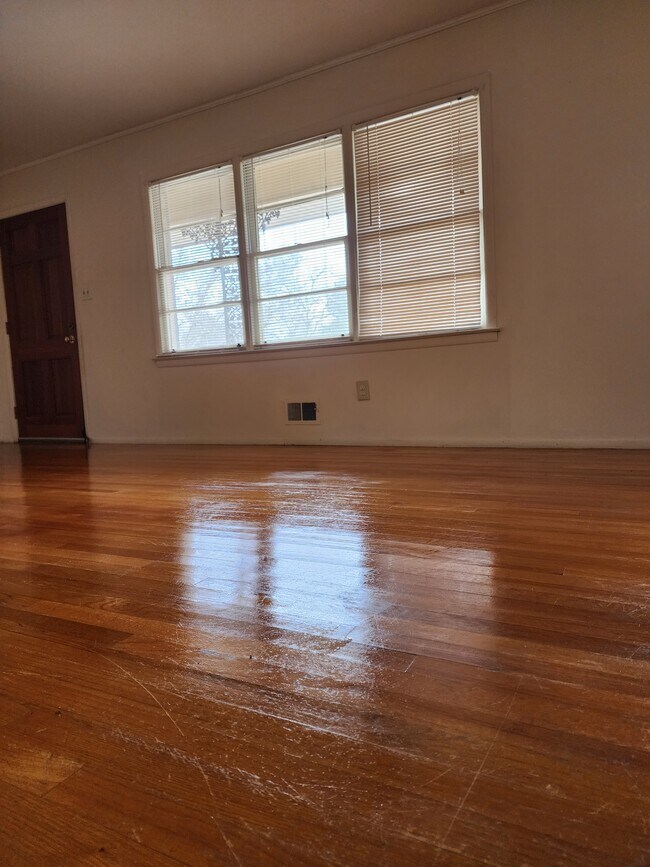 Foto del edificio - 1550 Berkshire Dr
