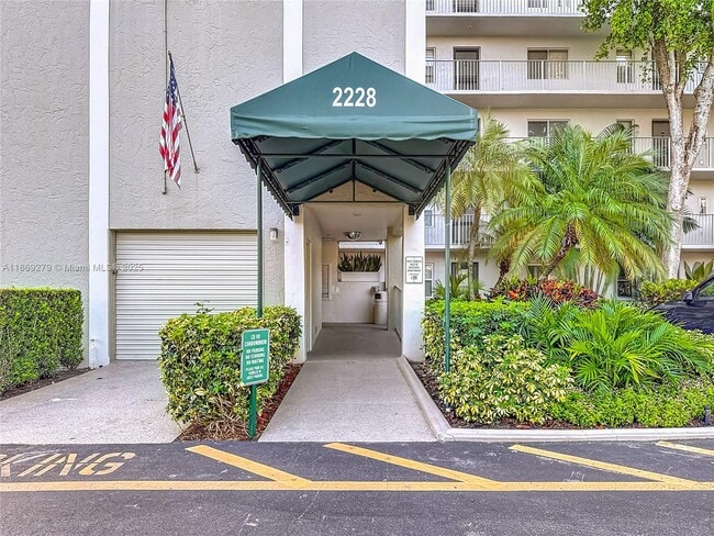 Foto del edificio - 2228 N Cypress Bend Dr