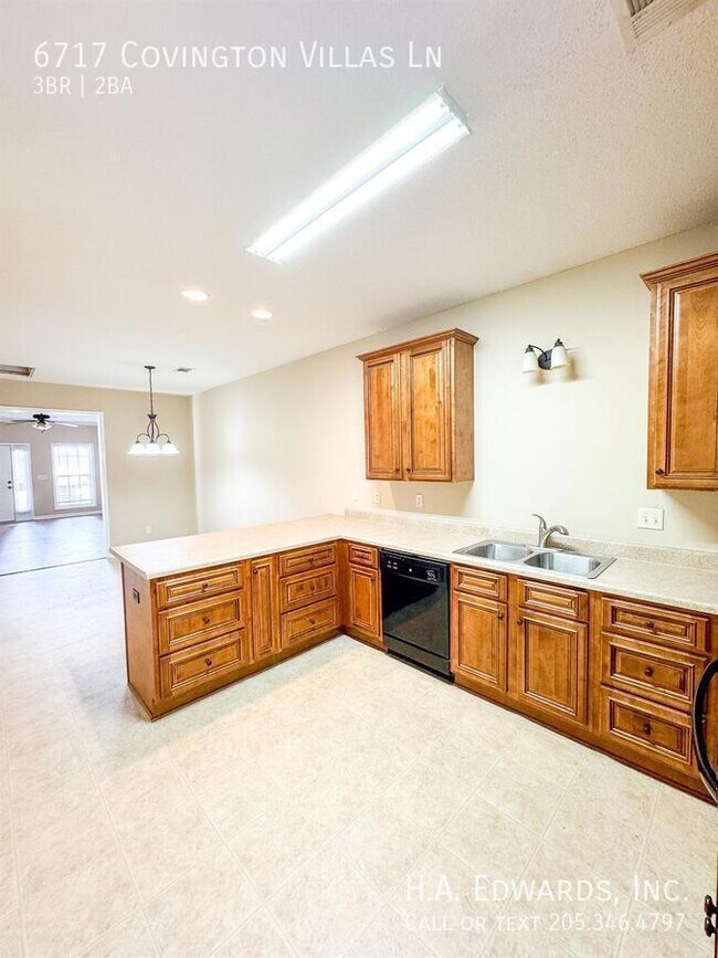 Foto del edificio - 6717 Covington Villas Ln