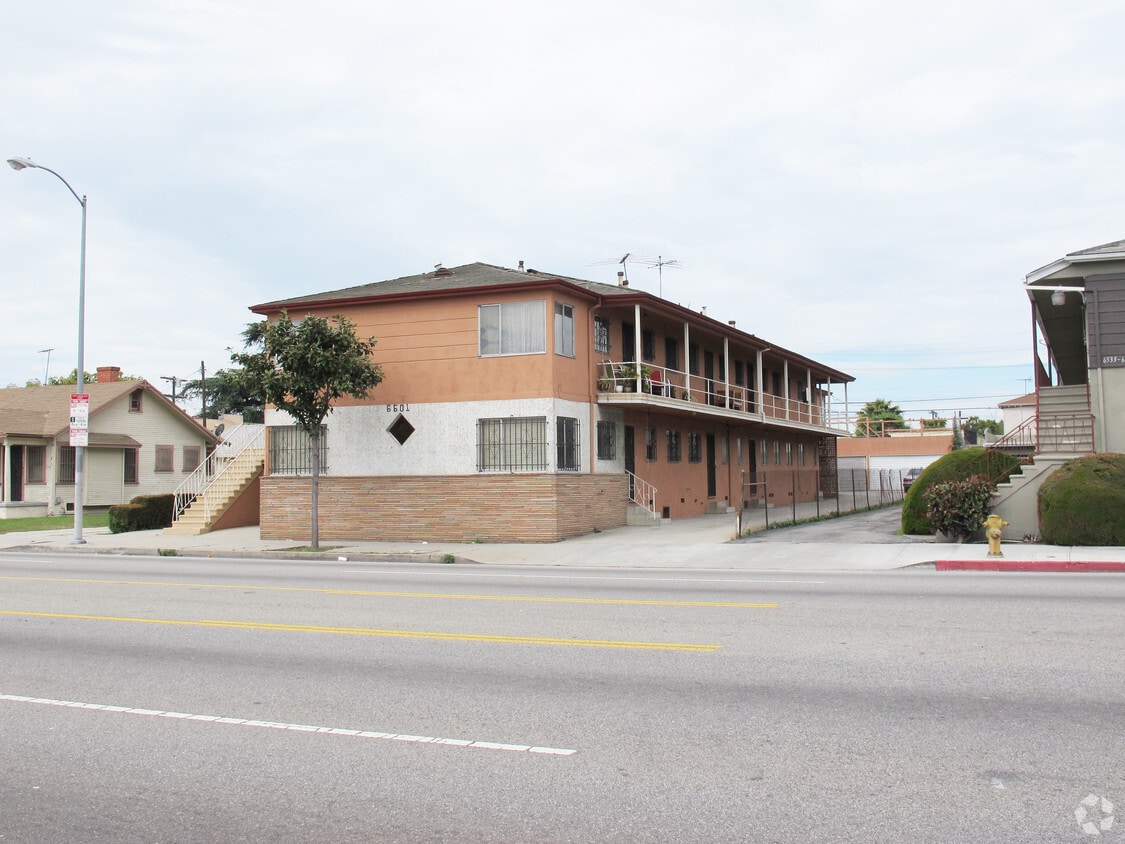 Building Photo - 6601-6611 S Crenshaw Blvd