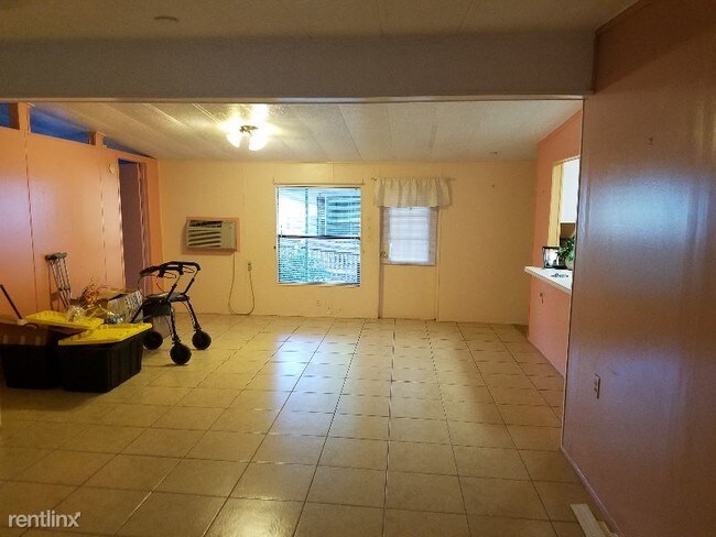 Building Photo - 8425 Shell Dr
