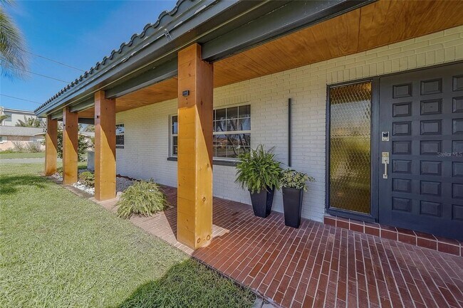 Foto del edificio - Treasure Island 3/2/2 Pool Home for Rent