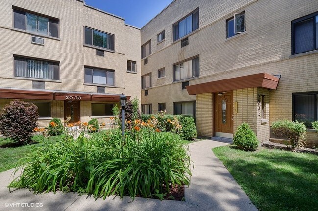 Building Photo - 2032 W Jarvis Ave