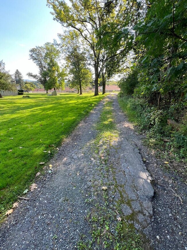 Building Photo - 4 BR 2 1/2 BA Single Family Home Birdsboro