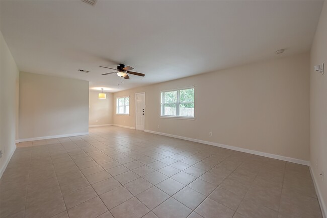 Building Photo - 25907 Glen Loch Dr