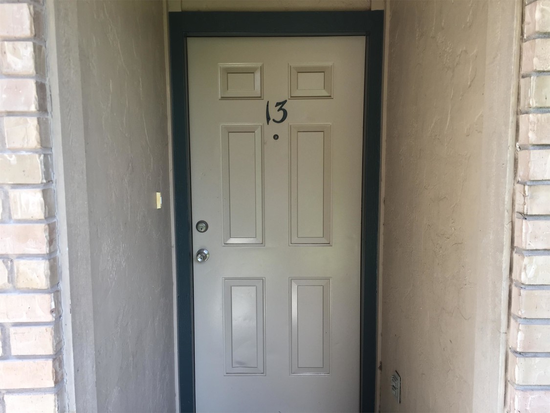 Primary Photo - 305 N Montevideo Ave