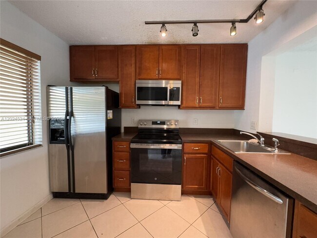 Building Photo - 6552 Arleigh Ct