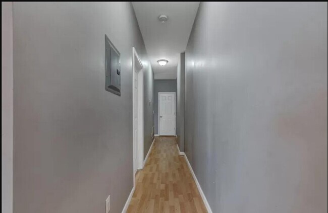 Building Photo - 32 Linden Ave