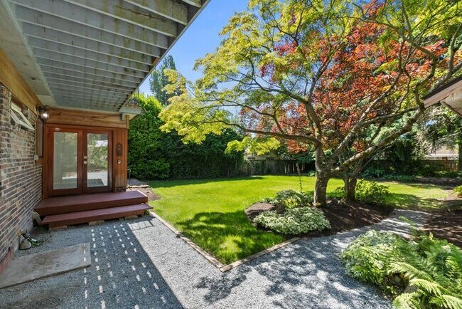 Building Photo - Cozy Cape Cod in Sought After Arroyo Heights